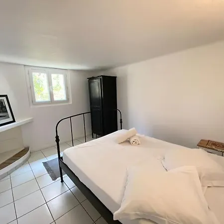 Casa de Férias 06av1 - Petite Maison Au Calme Avec Piscine *