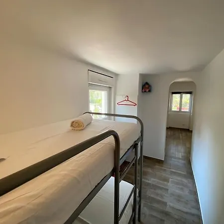 Casa de Férias 06av1 - Petite Maison Au Calme Avec Piscine
