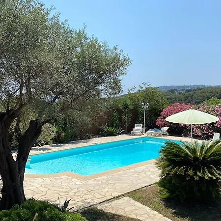 06av1 - Petite Maison Au Calme Avec Piscine Casa de Férias Antibes