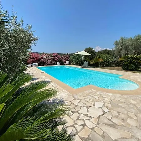 Hébergement de vacances 06av1 - Petite Maison Au Calme Avec Piscine Antibes