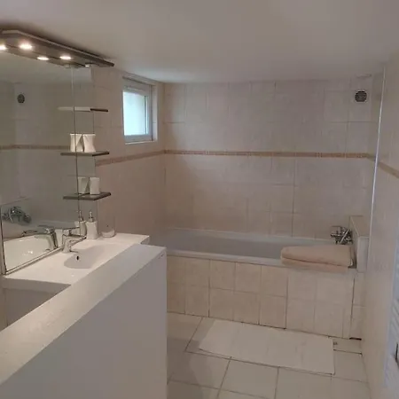 06av1 - Petite Maison Au Calme Avec Piscine Antibes
