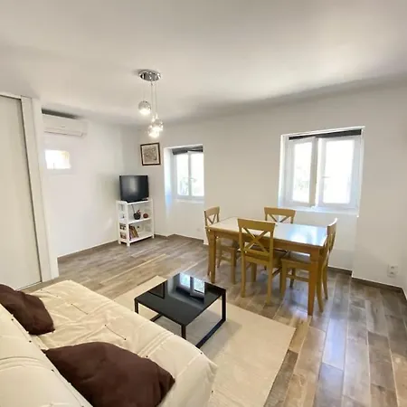 06av1 - Petite Maison Au Calme Avec Piscine Nyaraló Antibes
