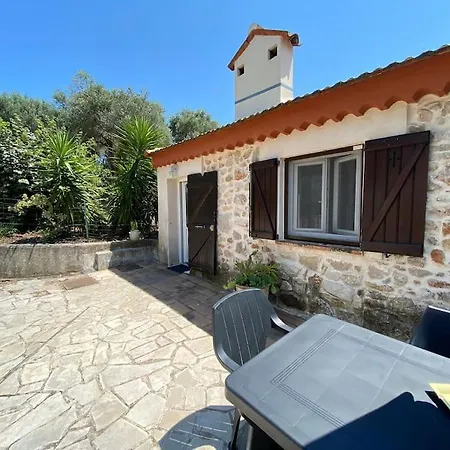 06av1 - Petite Maison Au Calme Avec Piscine * Antibes