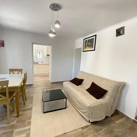 06av1 - Petite Maison Au Calme Avec Piscine Nyaraló