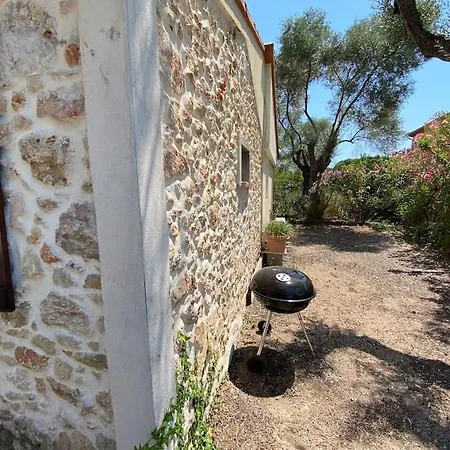 Hébergement de vacances 06av1 - Petite Maison Au Calme Avec Piscine